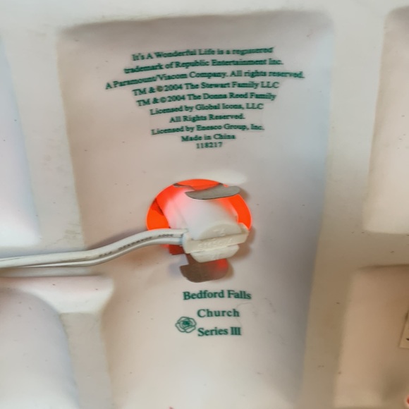 Vintage 2004 Bedford Falls It’s a Wonderful Life Light-Up Church - Picture 8 of 9